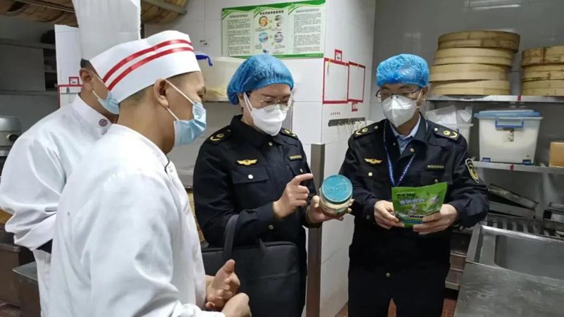 行业背景：食品安全与品牌信任的博弈