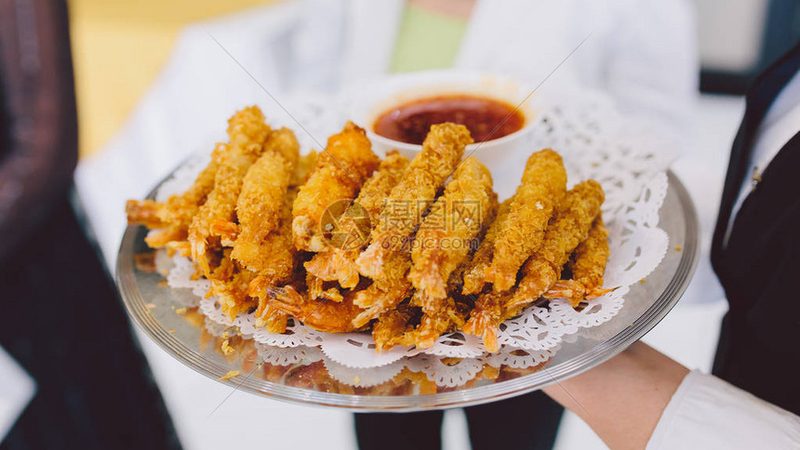 坚果炒货加盟店，这笔账到底怎么算才不亏